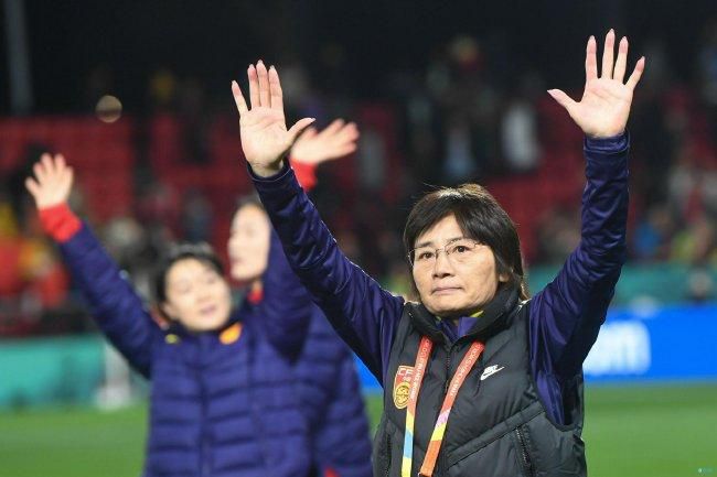 该记者认为，这笔交易可以结束勇士的混乱局面并延长球队夺冠窗口期。